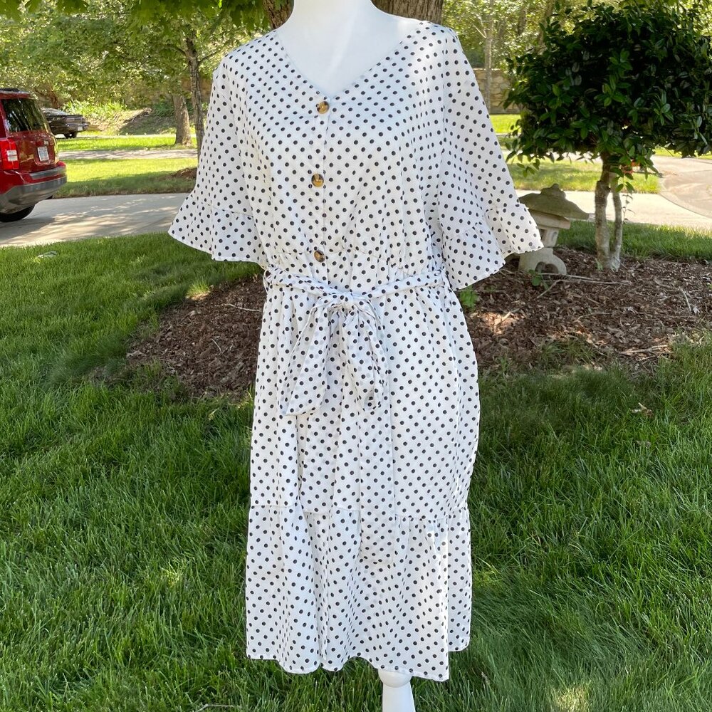 off white dress black polka dots XXL V neck tortoise shell buttons short sleeves